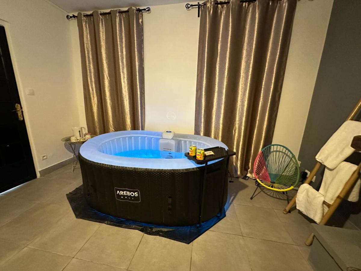 Love Room Avec Jacuzzi Proche Paris Et Roissy Cdg Persan Екстер'єр фото